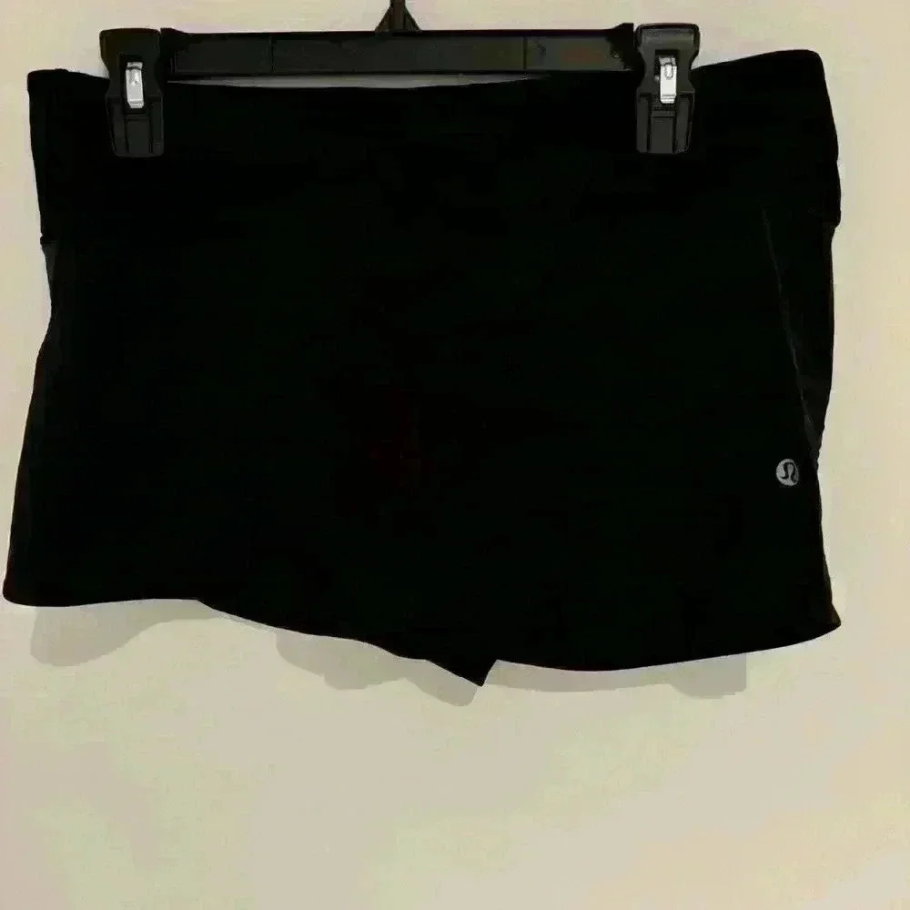 Lululemon Black Speed Up Lines Short 2.5 Inch Size US 8 Like New